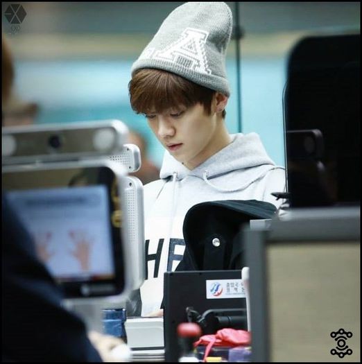 [Han] ..Nu-i bai. :3 ..[inchide geamul; isi i-a bluza; se aseaza la loc] - ix __ Episodul 051 __ xi