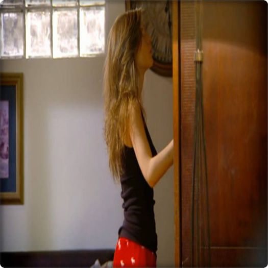 ( îşi ia nişte haine din dulap, se schimbă&revine. ) Păi.. #click - ANCA room -  knock __ x3