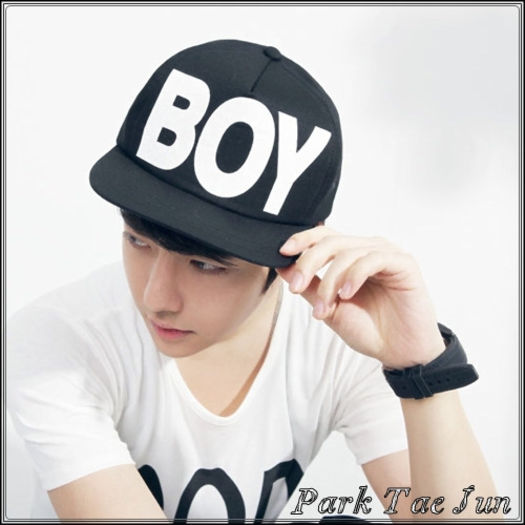 <☻> Little boy. :)) De ce nu? Nu eşti tu ăl` mai mic din Teen Top?