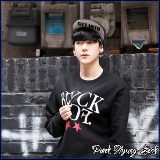 .☻. Tu.. probabil eu.. [arată spre Jae] Sunt cunoscut. ;;) ..:)) - ix __ Episodul 052 __ xi