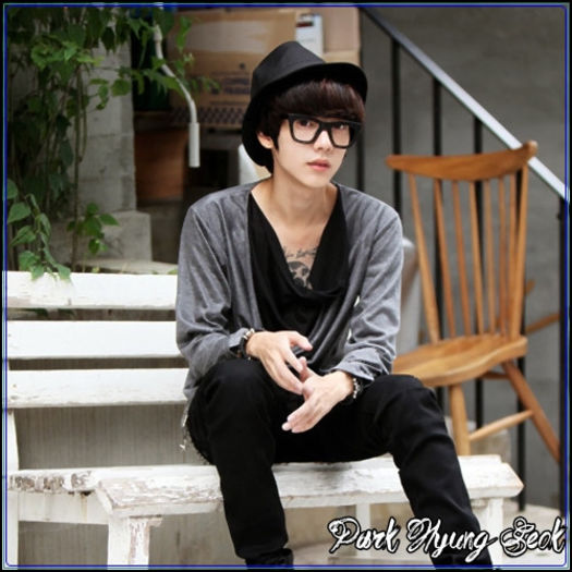 .☻. Byes. :* [se aşează pe canapea] Fain asta, singuri.. ca la Aboki. :)) - ix __ Episodul 052 __ xi