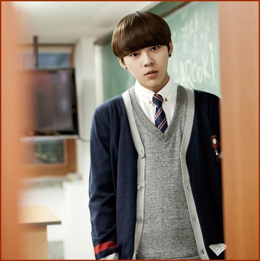 ..| ..Ne-a prins in flagran. :-s Buna. - ix __ Episodul 052 __ xi