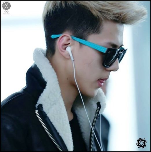 .Hun| ..Da. De ce? :)) #HS. Am venit dupa Hyung - Lu, sa mergem la o plimbare. :-? ..[l.d]; Ar fi nepoliticos sa plecam asa. Veniti si voi? ;;)
