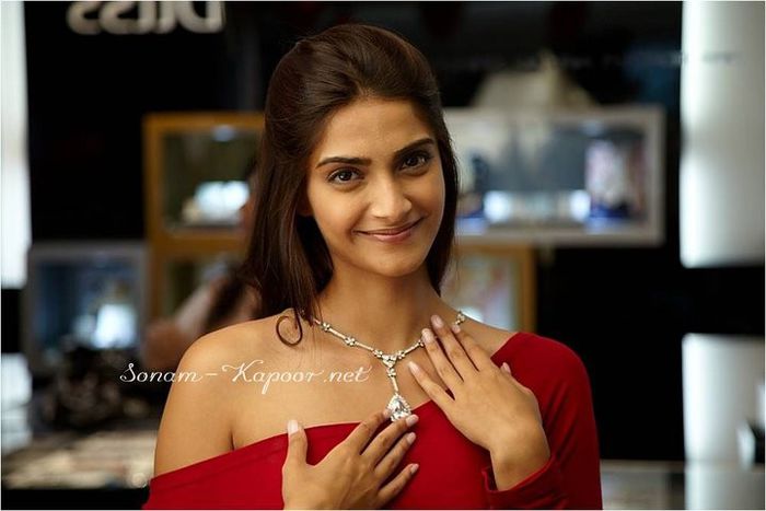 167692_496726006007_76196_n - Sonam Kapoor