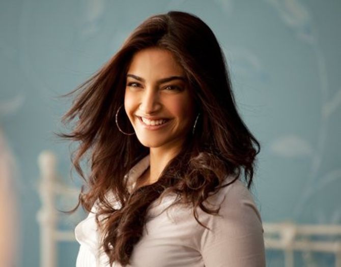168737_496712666007_864883_n - Sonam Kapoor