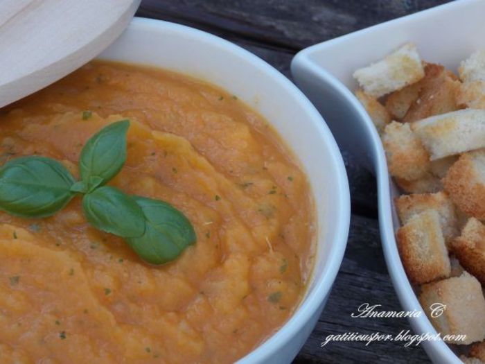 Antreu : Supa crema de morcovi cu ghimbir - x Meniul zilei