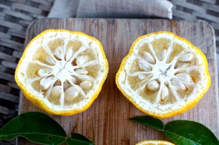 Yuzu-fruct si seminte; (Citrus reticulata var. austera)folosit si ca Aroma pt baie sau incaperi
