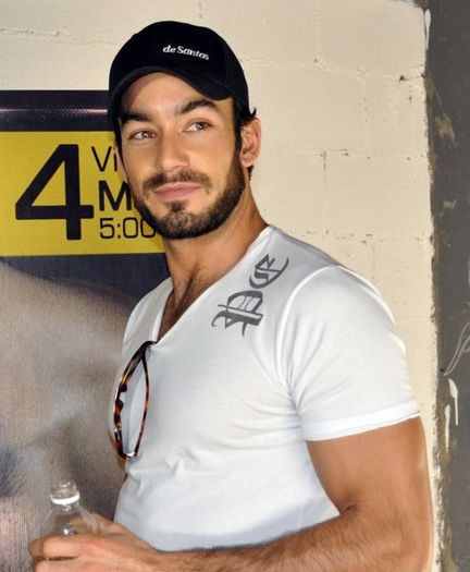 198167_163714410349594_16733_n - aaron diaz