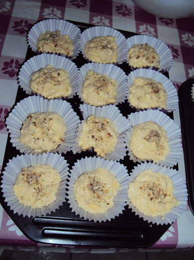 arome, nuci sau/si migdale