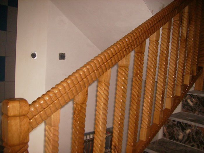 P9260080 - Balustrada casa scarii din stejar lucrata manual