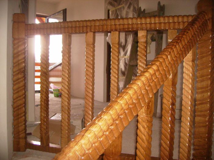 P9260082 - Balustrada casa scarii din stejar lucrata manual