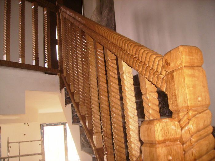 P9260085 - Balustrada casa scarii din stejar lucrata manual