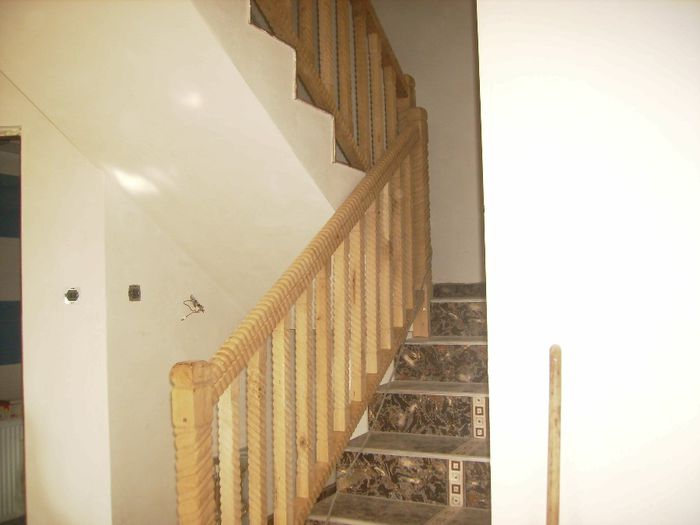 P9250075 - Balustrada casa scarii din stejar lucrata manual