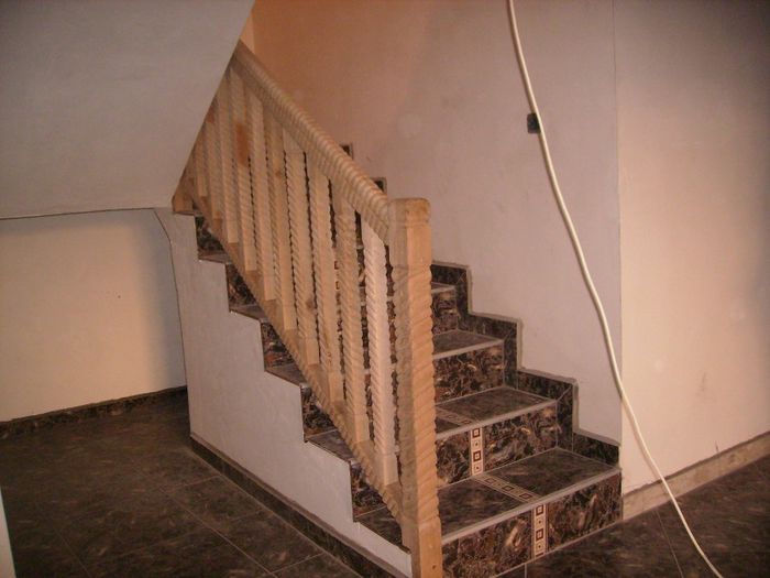 P9250078 - Balustrada casa scarii din stejar lucrata manual