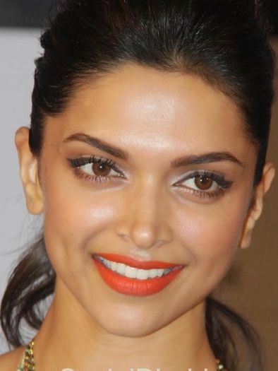 4th-BIG-Star-Entertainment-Awards-2013-227-Deepika-Padukone