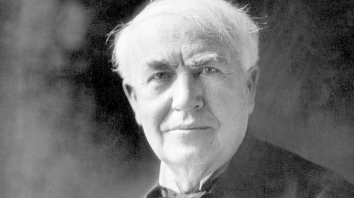 Thomas Alva Edison; (11.2.1847-18.10.1931)are mai mult de 1.300 de inventii patentate in SUA si in alte tari.
