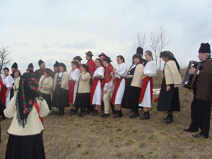 1969181_671002306274312_798510145_n - COSTUMUL POPULAR ROMANESC DIN DIFERITE ZONE