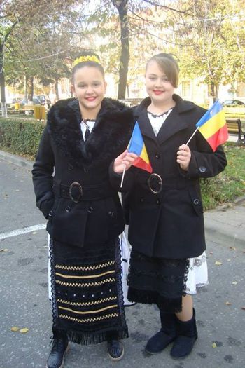 1394340_1434500116762407_1377440954_n - COSTUMUL POPULAR ROMANESC DIN DIFERITE ZONE