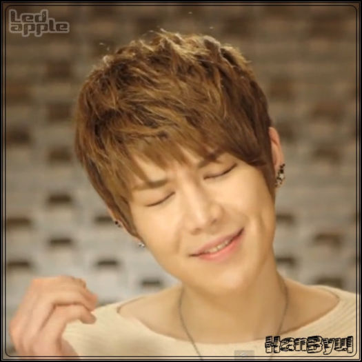 [☻] Aish. Ce copil mincions eşti. :-< ..