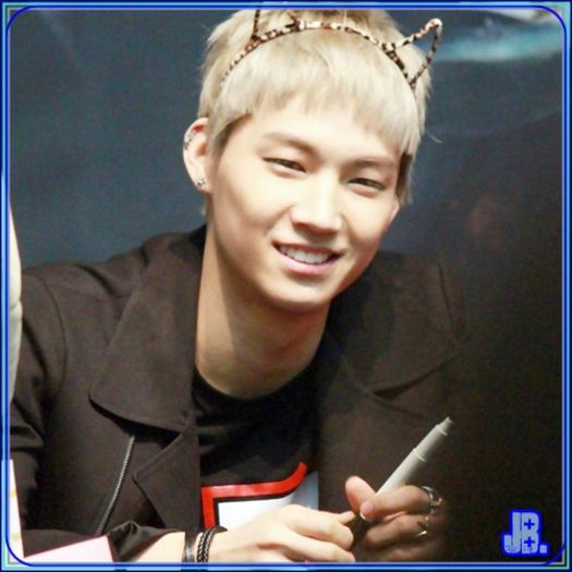 JB) Da-ne subiect. ^^ Apoi vorbim. :))