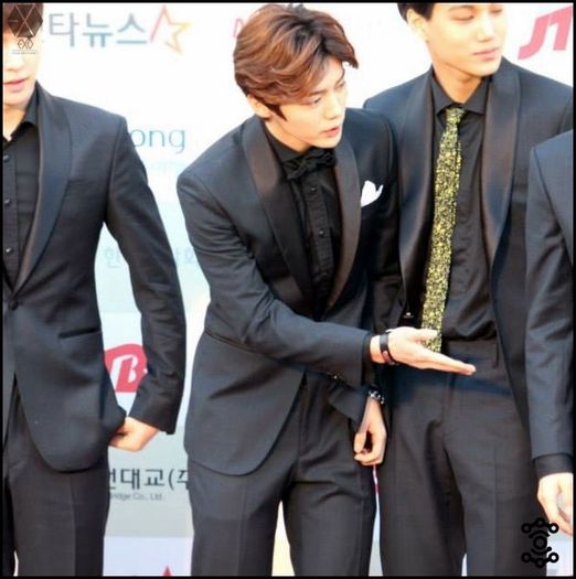 .Han| ..Bun. :D Domnisoarele primele. ;;) #Jb. :)) #S. Aa, oke. :) #J. - ix __ Episodul 053 __ xi