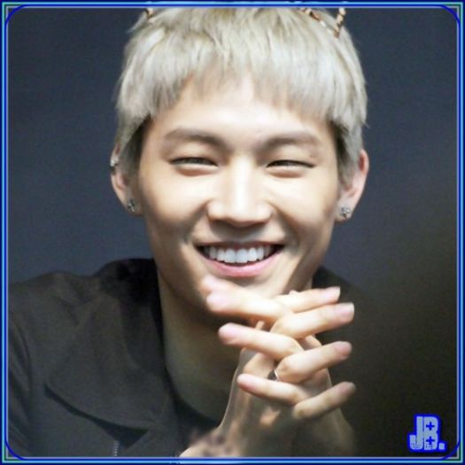 JB) Nu iti face sperante..doar glumeam. :)) #S. Alegeti fetele. :o3