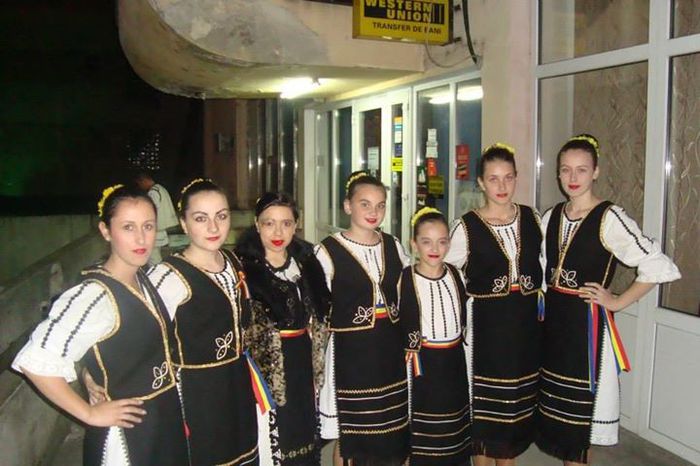 1478972_1431942097018209_840732157_n - COSTUMUL POPULAR ROMANESC DIN DIFERITE ZONE