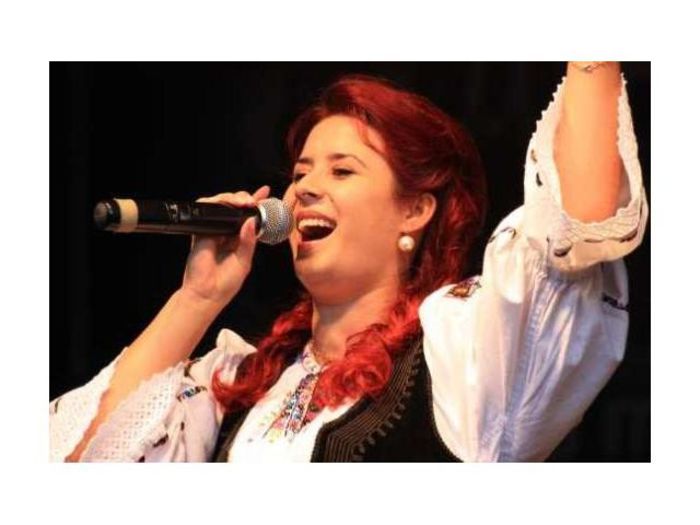 o-alt-c-nt-rea-de-muzic-popular-a-murit-ramona-fabian-avea-doar-34-de-ani-47697 - COSTUMUL POPULAR ROMANESC DIN DIFERITE ZONE