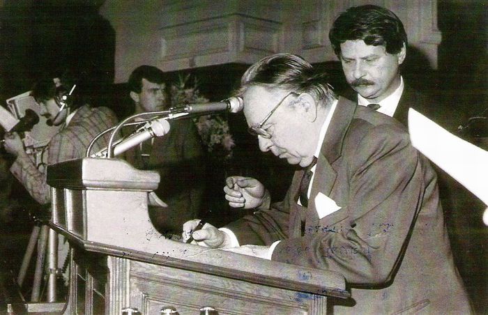 Ioan George Bese (1922-1993); Votand contra constitutiei feseniste in Parlament (1991)
