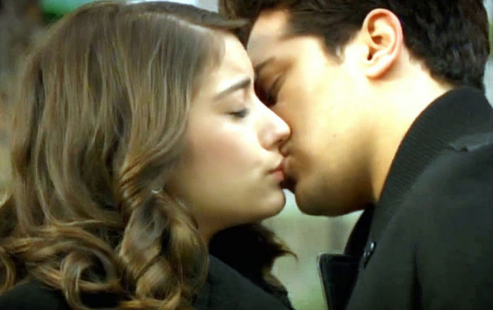 Ea nu raspunse si-l saruta pasional