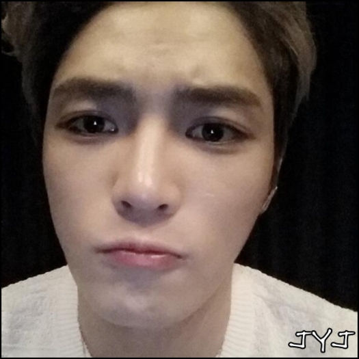 [J] Uh, tort. :D ..Pot? - E a lui HongKi, nu? :-? ..