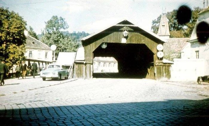 PODUL DE LEMN DIN SIGHISOARA,LUAT DE APA TARNAVEI MARI IN 1975.