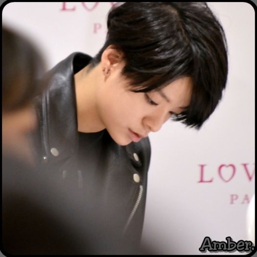 =| Exagerezi..nu va sarii asa departe. :)) #Soo. [se ridica;desc]; V-am lasat..noapte buna..si succes Lulu. T-T :)) [pleaca]

