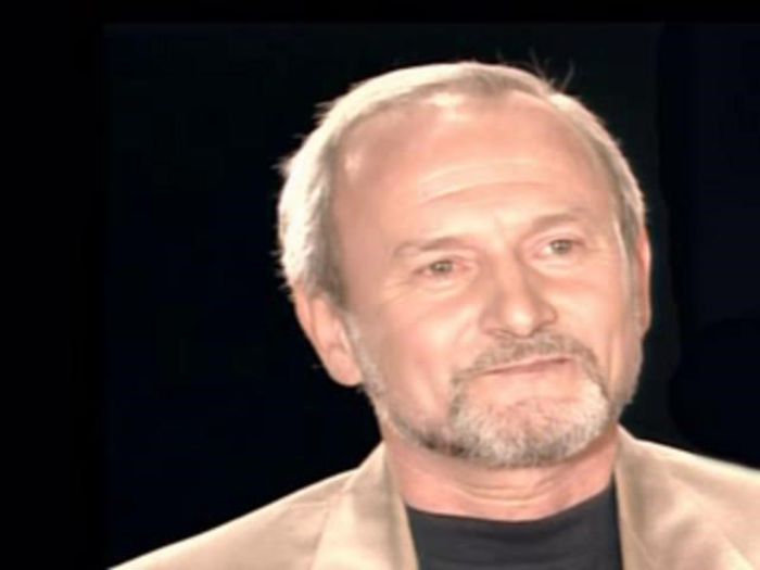 Teodor Gheorghe Negoita; (27.9.1947-23.3.2011)Ing. chimist pasionat de etnologie si speologie;primul roman care a atins polul nord,in 1995
