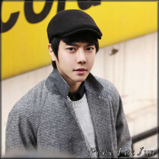 [☺] Atunci, hei boys. :) [se uită la Soo] Acum te simţi? #S. Nu sunt. :)) #H.
