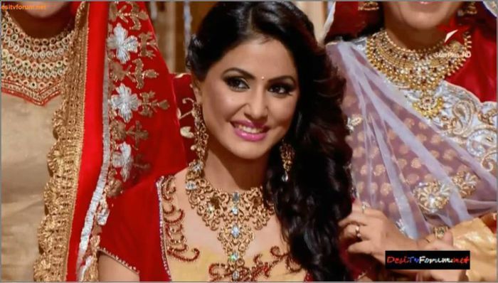 1505566_691879067541075_1222587466_n - hina khan