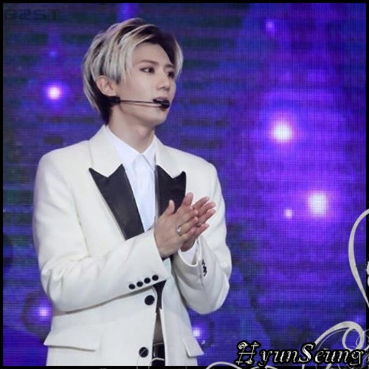 [(:] - [intră cu Kik] Whut? :-w No. No. =)) Yaa, să nu mai zici aşa. :)) - Bună. :) - ix __ Episodul 056 __ xi