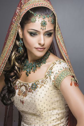 Bridal-Wedding-Dresses-half-sleeve indian marriage dresses 2013 indian wedding dresses 2014 - Podoabe indiene 2013
