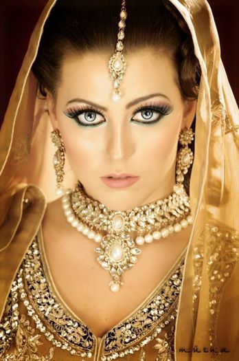 Latest-Pakistani-Indian-Jewellery-Sets-New-Designs-for-Brides-1