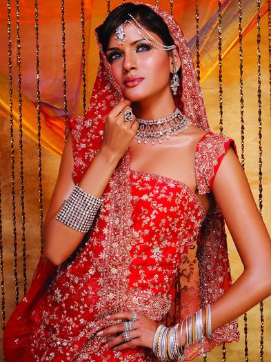 modern-indian-wedding-dress-2 - Podoabe indiene 2013