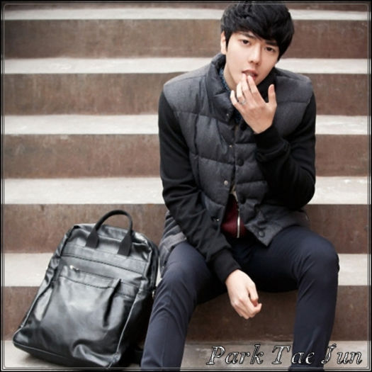 [☺] Okey baby, primul venit primul servit.:)) So, conform acestei.. [des]; `teorii`.. te provoc să iei primul băiat ce va intra pe uşă de mână, îi pui mâna peste pieptul tău..
