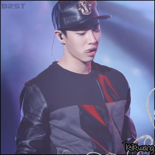 [KK] Chh, voiam provocare. T-T Hyung.. spune`i lui hyung să mai stăm. T-T