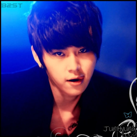 [JH] Hyung îi spune la al său hyung că ne`a chemat celălalt hyung.. şi ..[des]; Wtf vorbesc eu aici? -_- Byes. :-h ..[pleacă cu HS &amp; KK]
