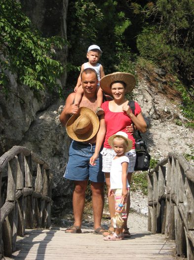 Familia Kolcsar spre Muntele Olymp; Septembrie 2009

