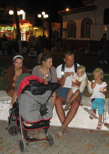 Andreea Zainescu si familia sorei sale, Grecia 2009