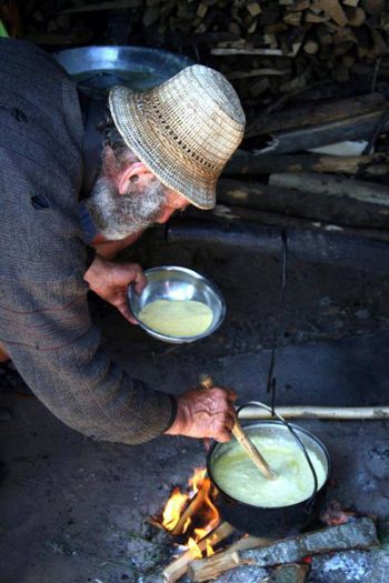 1619188_841479062545005_1328102949_n - In linistea satului