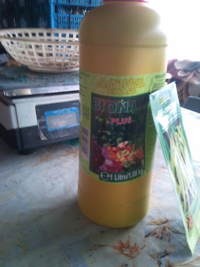 bionat; un mic ajutor pt rasaduri,spanac,ridichii,ect  pe baza de azot
