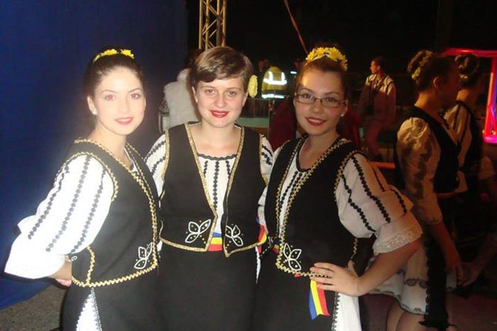 4999_1424871144391971_1078479943_n - COSTUMUL POPULAR ROMANESC DIN DIFERITE ZONE