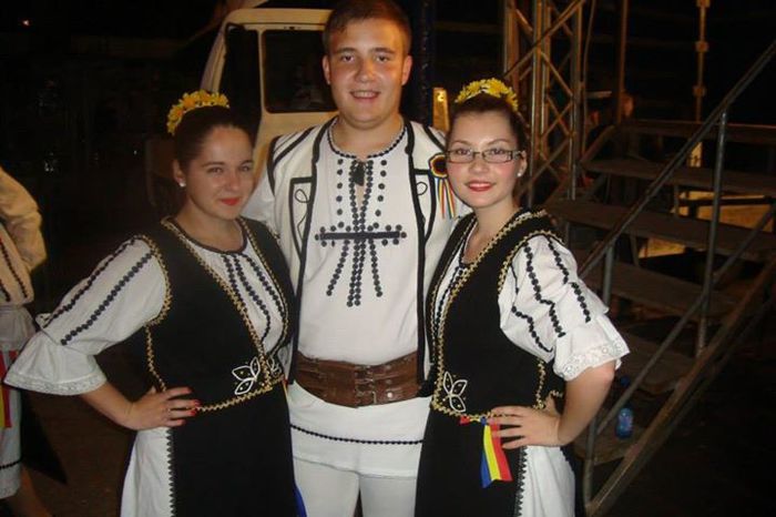 1395141_1424871227725296_1030809131_n - COSTUMUL POPULAR ROMANESC DIN DIFERITE ZONE