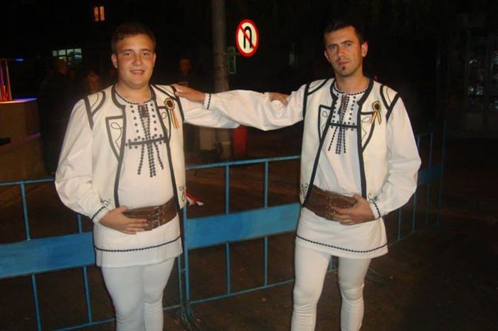 249086_1424871477725271_1795110470_n - COSTUMUL POPULAR ROMANESC DIN DIFERITE ZONE